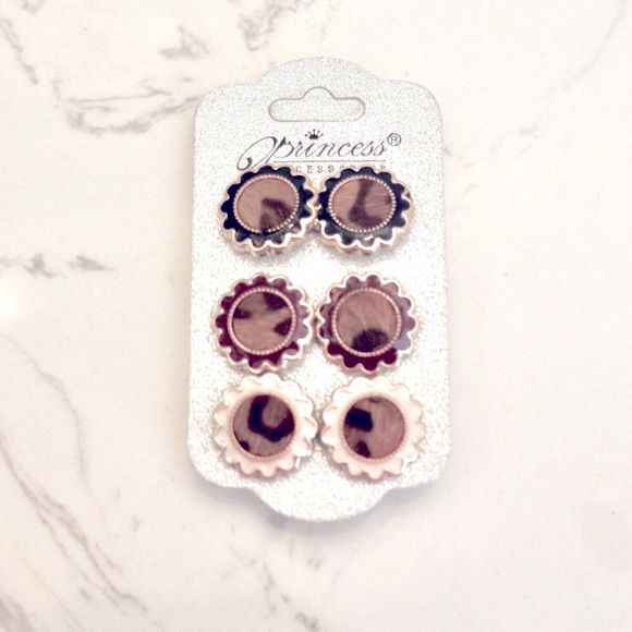 Flower Shaped Leopard Stud Earrings - Picture 2 of 6